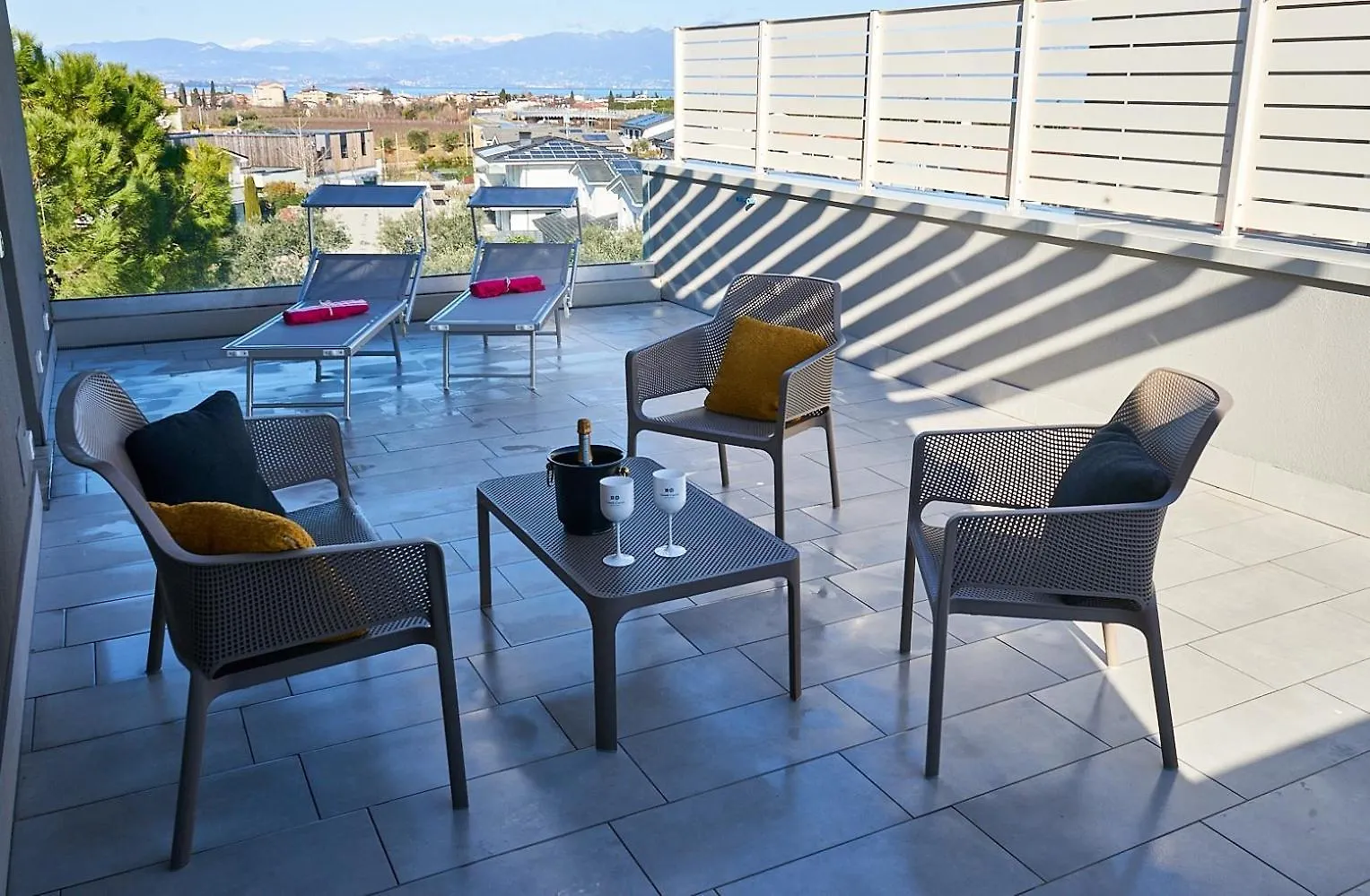Forte17 Exclusive Apartment View Lake Pool And Terrace Peschiera del Garda 0*,  Italy